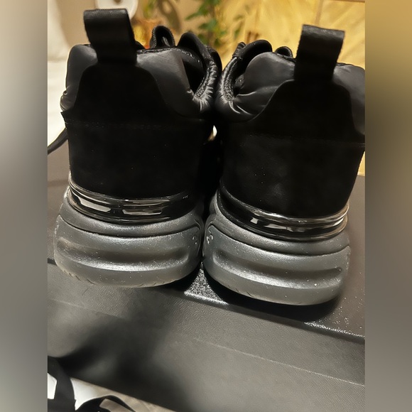 Chanel shoes size 9.5 - Picture 3 of 4